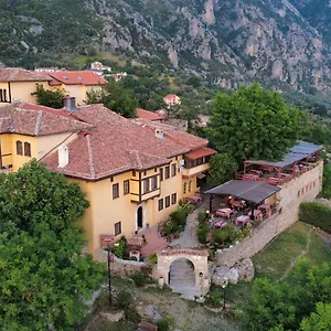 Nocleg ze śniadaniem Merlika -inside The Castle-, Krujë